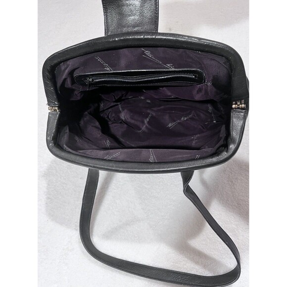 Etienne Aigner Vintage Leather Shoulder Bag Purse In Black W/ Bakelite Closure - Picture 9 of 14